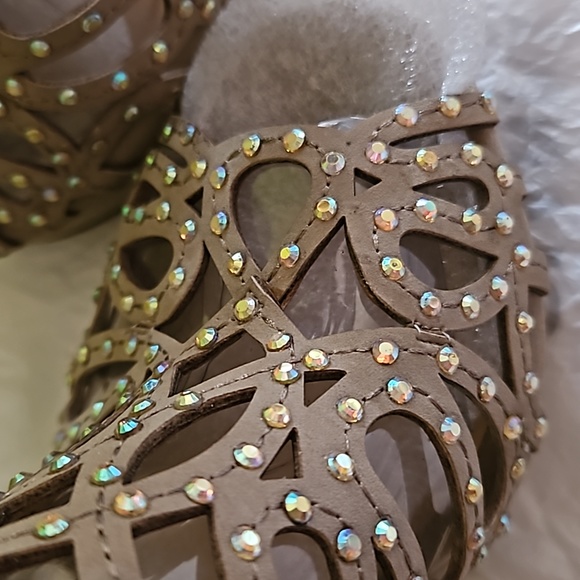 NWT Gianni Bini suede Janessa Sierra Taupe embellished stilettos 7 - Picture 5 of 9